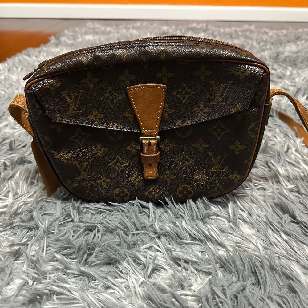 Louis Vuitton 100% authentic monogram LV Jeune fille MM